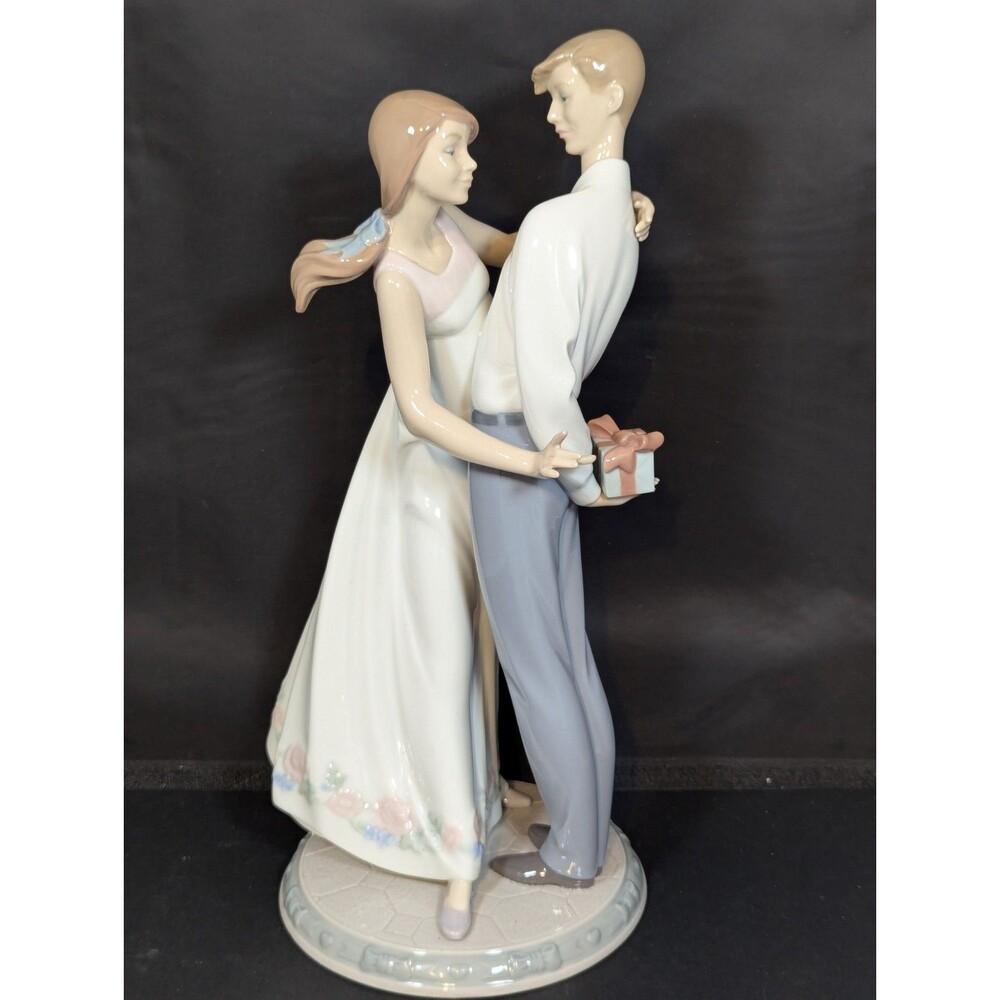 Vintage Lladro Love’s Little Surprise 14" Porcelain Figurine 6746